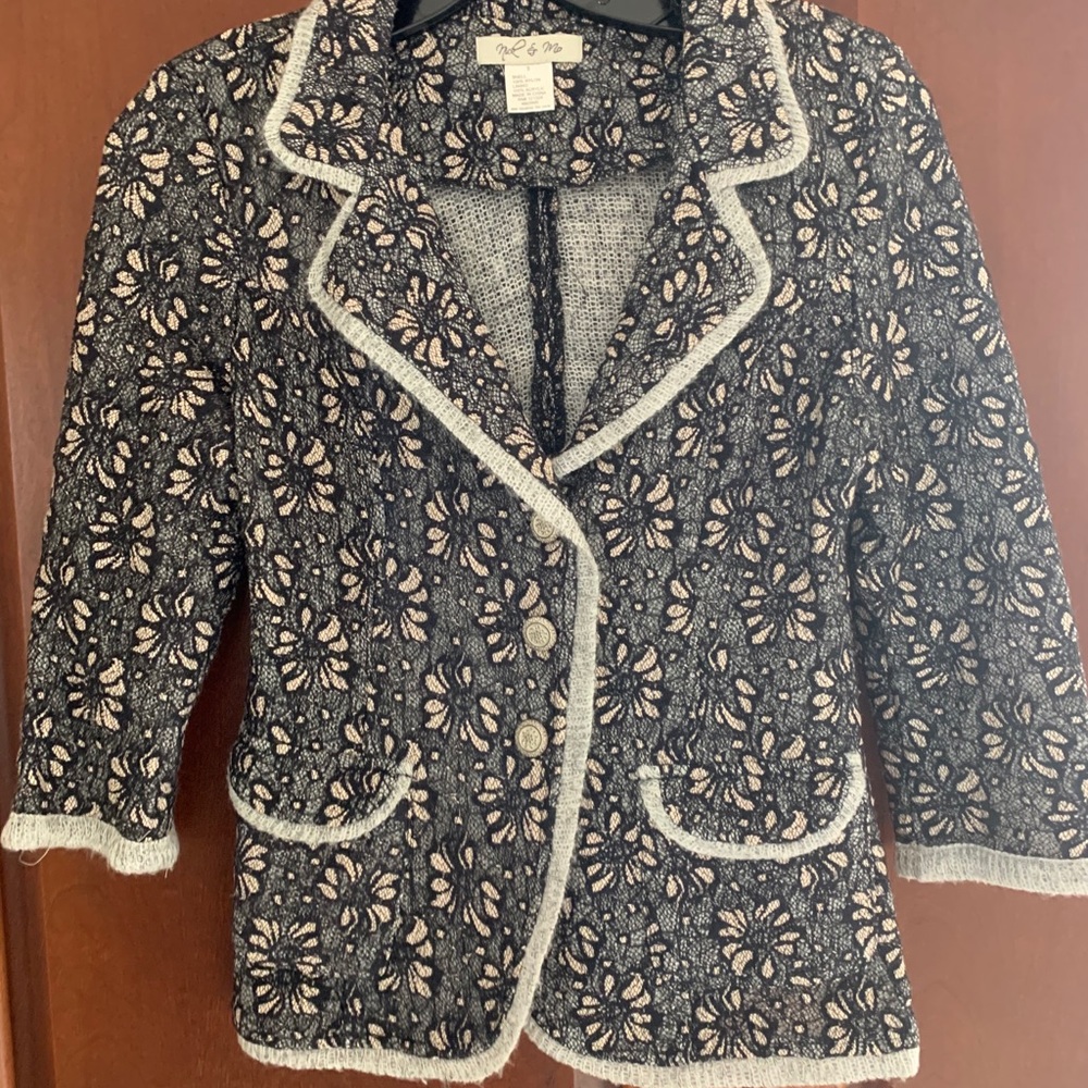 Fashionable jacket/topper.Cute w/slacks or jeans